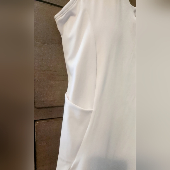 THE GYM PEOPLE Courtside Dress with Built-in Bra and Pockets - Picture 4 of 4